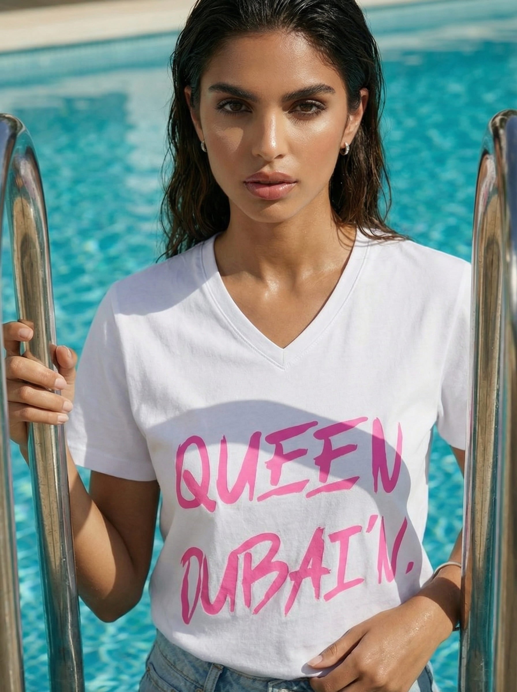 QUEEN DUBAI'N - Pink On White