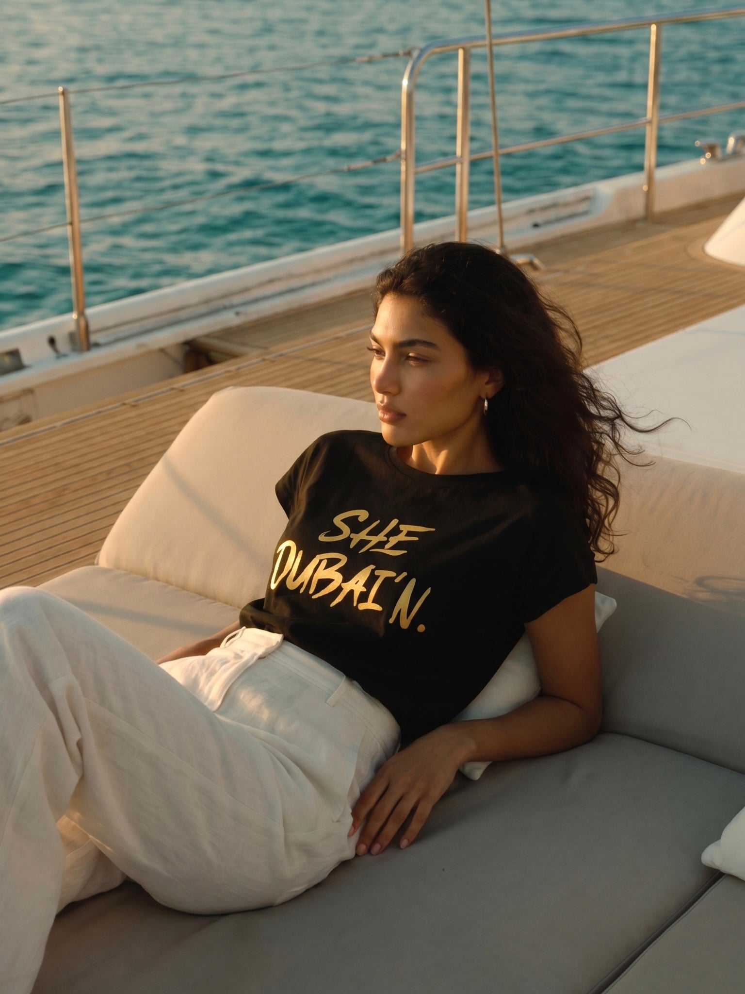 SHE DUBAI’N T-Shirt Relaxed - Black & Gold