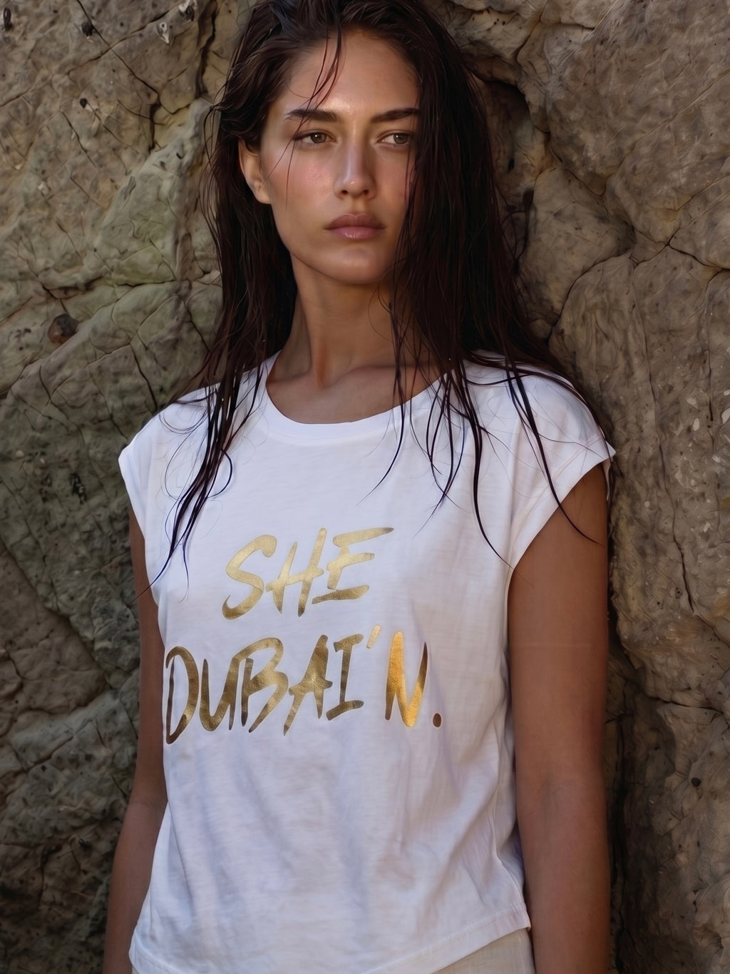 SHE DUBAI’N T-Shirt Relaxed - White & Gold