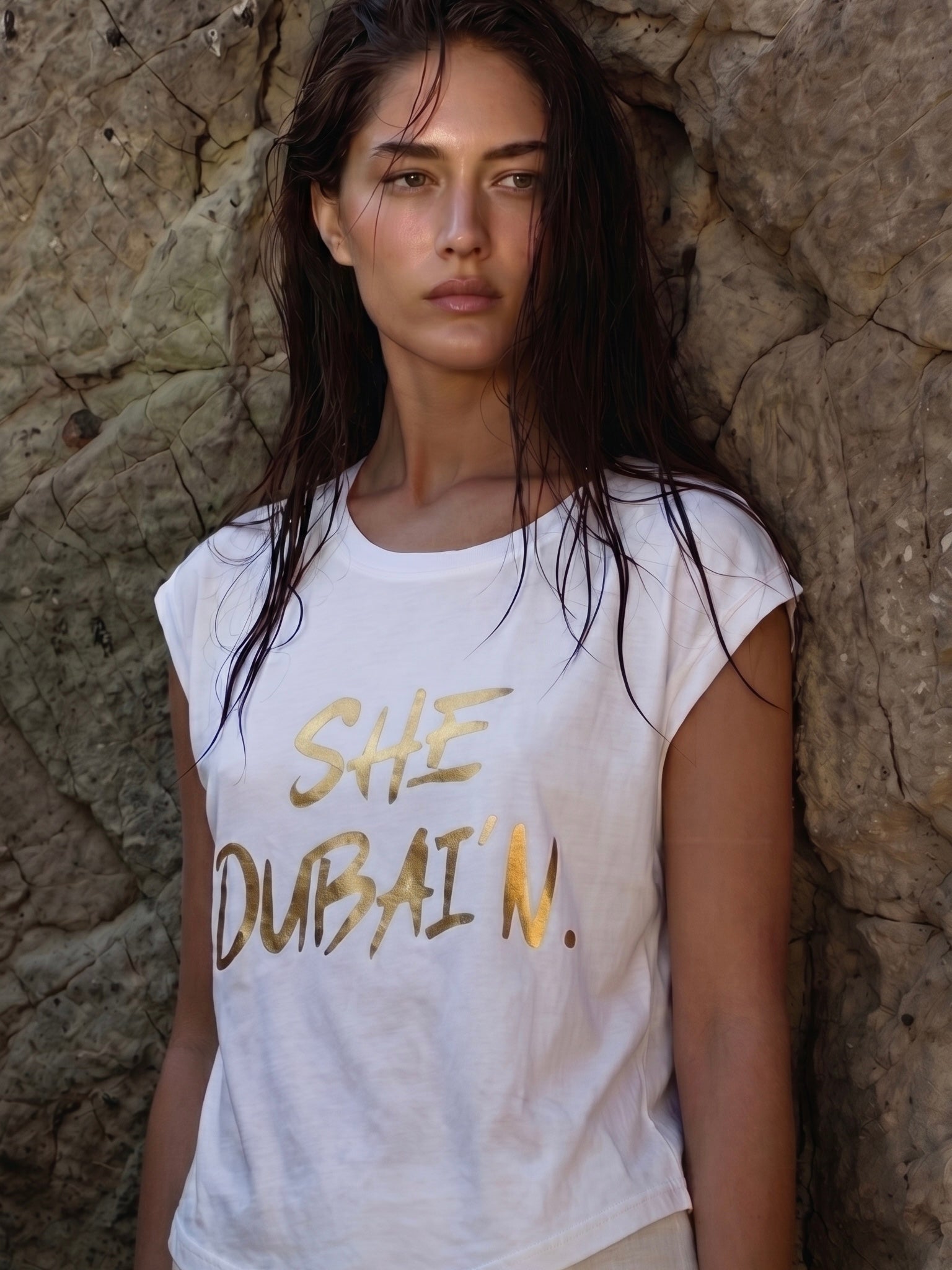 SHE DUBAI’N T-Shirt Relaxed - White & Gold