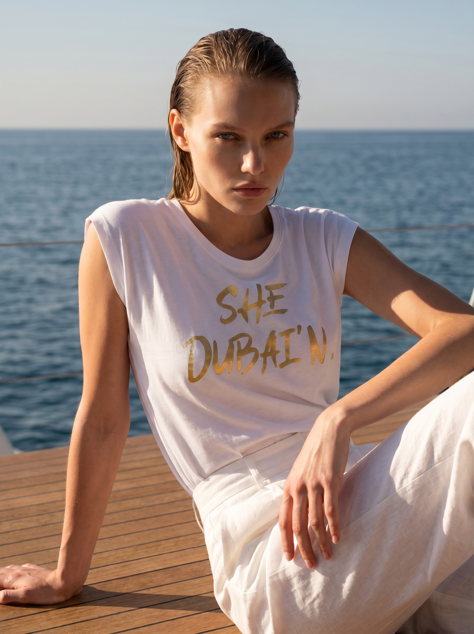 SHE DUBAI’N T-Shirt Relaxed - White & Gold